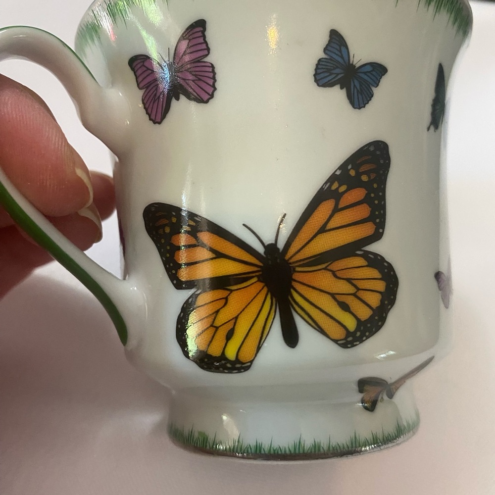 Butterfly Pattern Ceramic Mug - Picture 3 of 3